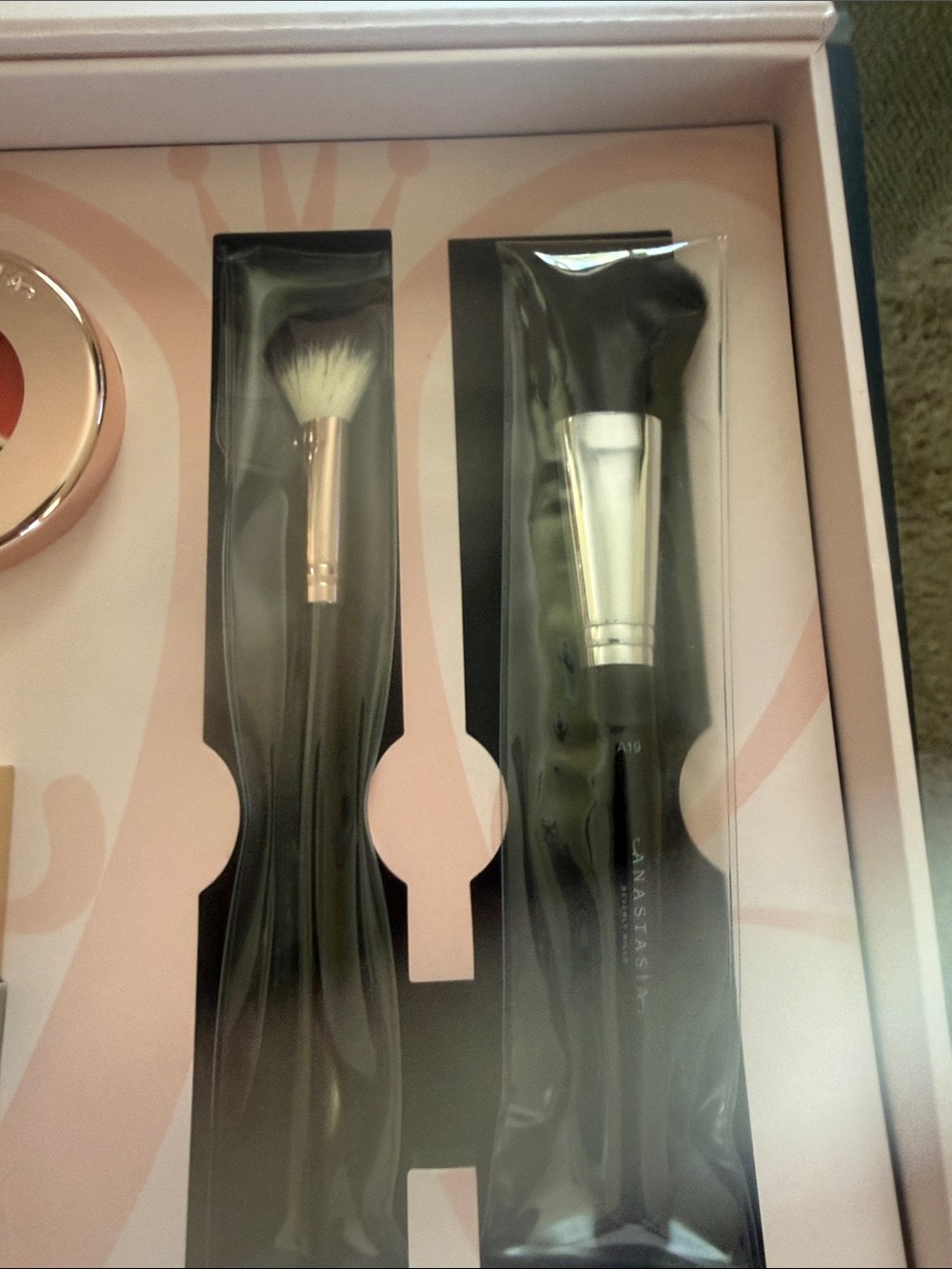 Anastasia Beverly Hills Pink & Rose Compact Makeup Set with Brushes - Picture 2 of 16